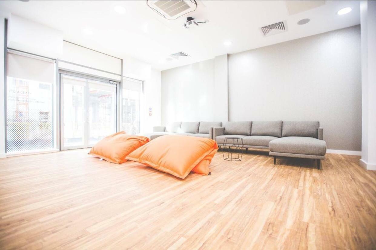 Studio Apartments Free Street Parking Subject To Availability مانشستر المظهر الخارجي الصورة